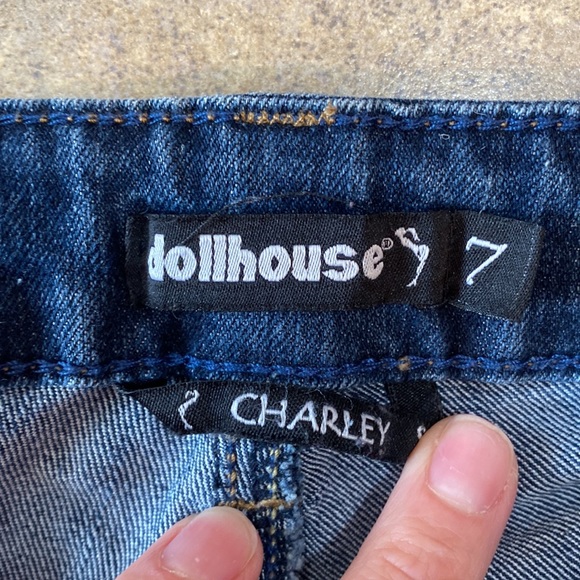 Women’s dollhouse jeans, size 7 inseam measures about 26” to the longer length - Picture 4 of 7